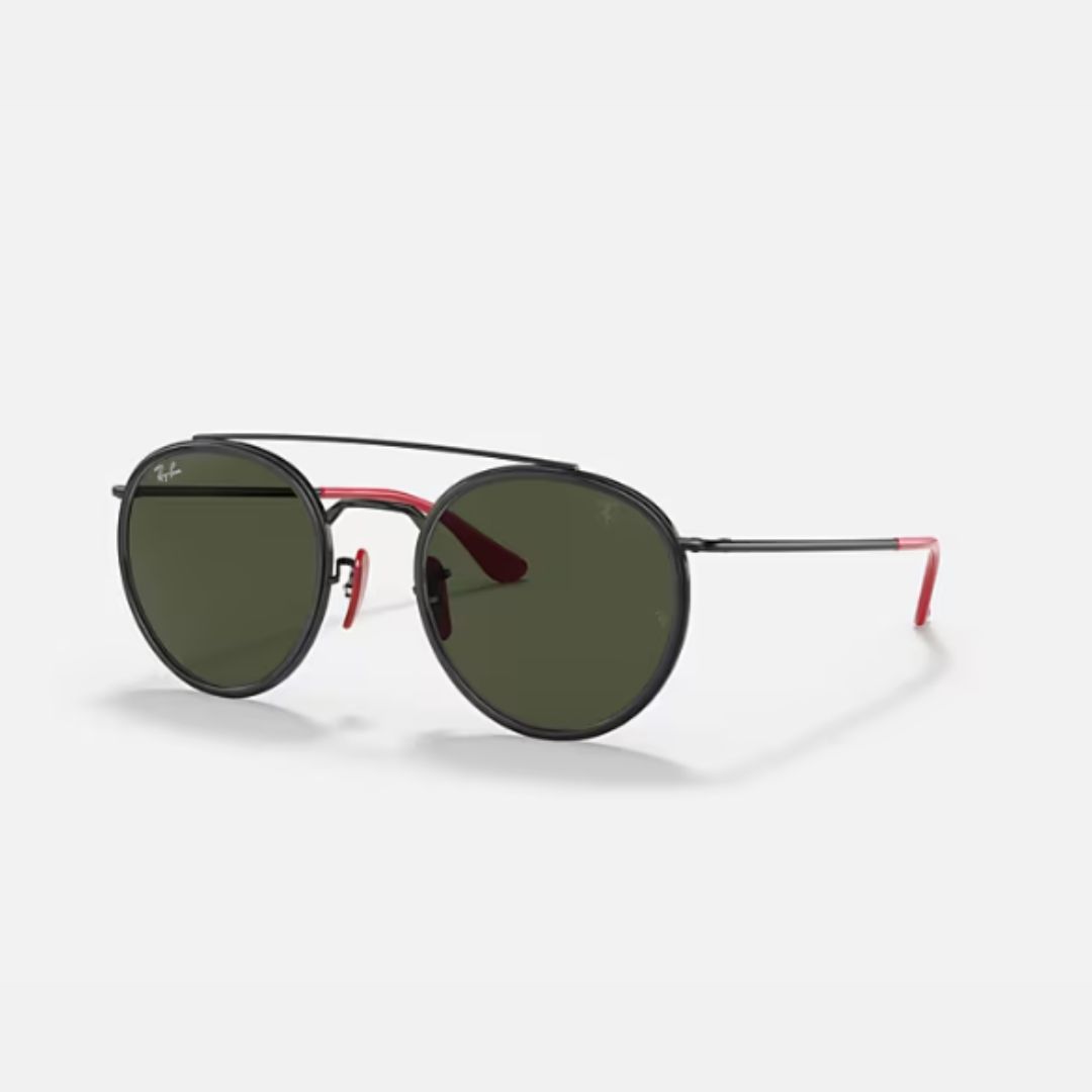 Ray-Ban Round Scuderia Ferrari RB3747M, lentes verdes y armazón negro con detalles rojos. Estilo único y deportivo.