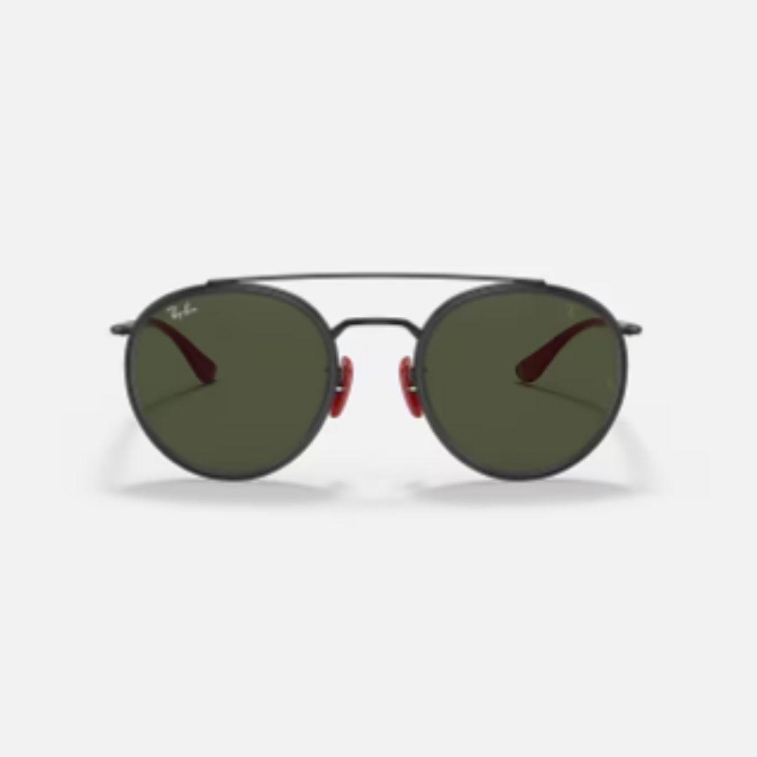Ray-Ban Round Scuderia Ferrari RB3747M, lentes verdes y armazón negro con detalles rojos. Estilo único y deportivo.