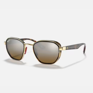 Elegancia y deportividad se unen en los Ray-Ban Scuderia Ferrari 3674M. Con armazón marrón carey, detalles en oro y toques en rojo Ferrari, son el complemento ideal para destacar con estilo.