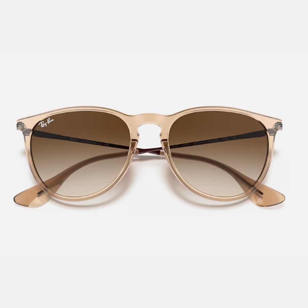 Descubrí los anteojos de sol Ray-Ban Erika marrón degradé. Diseño liviano, estilo urbano y protección UV400. ¡Elegí originalidad y confort!
