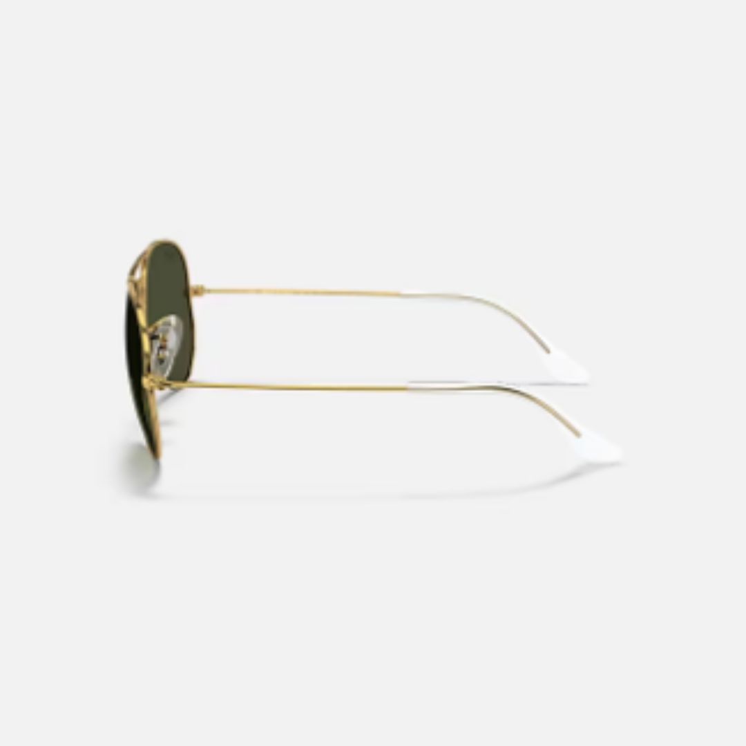 Ray-Ban Aviator New con armazón dorado y lentes Green G-15. Estilo clásico, talle estándar y protección solar de alta calidad.